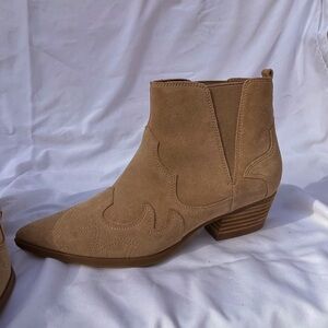 Nine West bootie, size 6.5